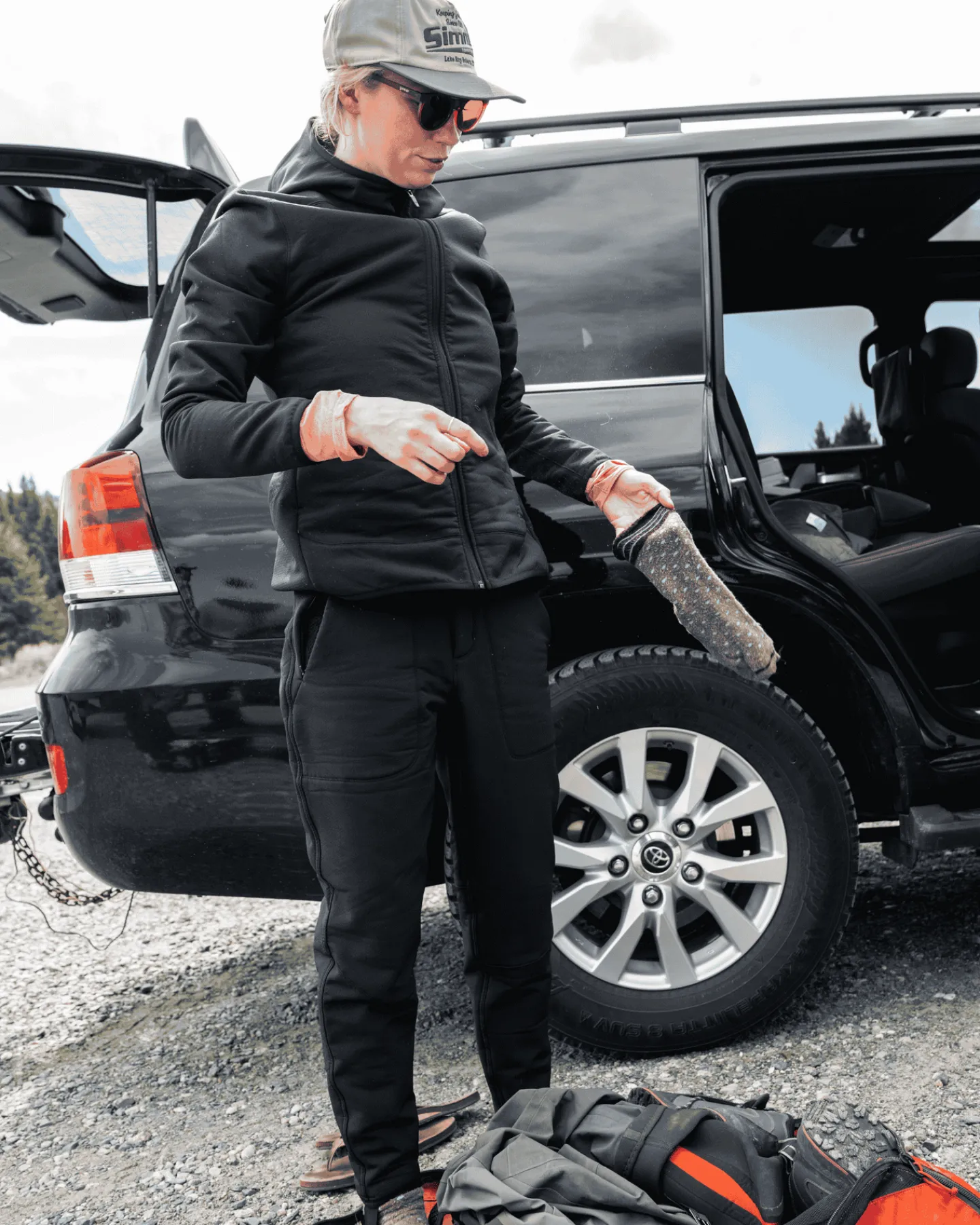 New Simms Fishing Women's Strata 330 Full-Zip Midlayer Hoody Black